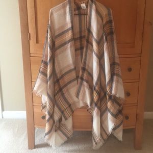 Francesca’s plaid poncho (NWOT)